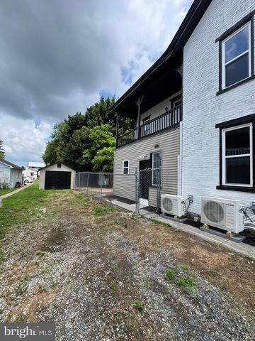 35 W MAIN ST, Newmanstown, PA 17073