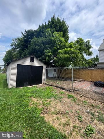 35 W MAIN ST, Newmanstown, PA 17073
