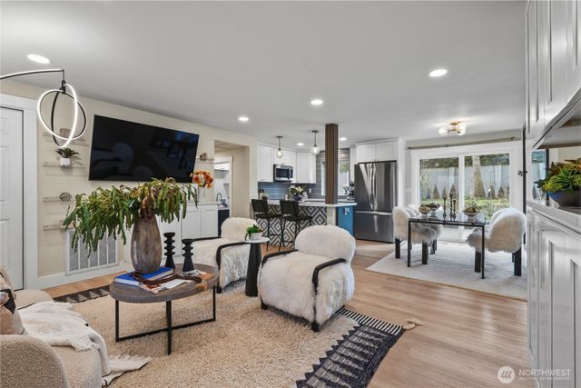 5526 114th Ave NE, Kirkland, WA 98033