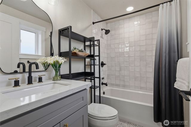 5526 114th Ave NE, Kirkland, WA 98033