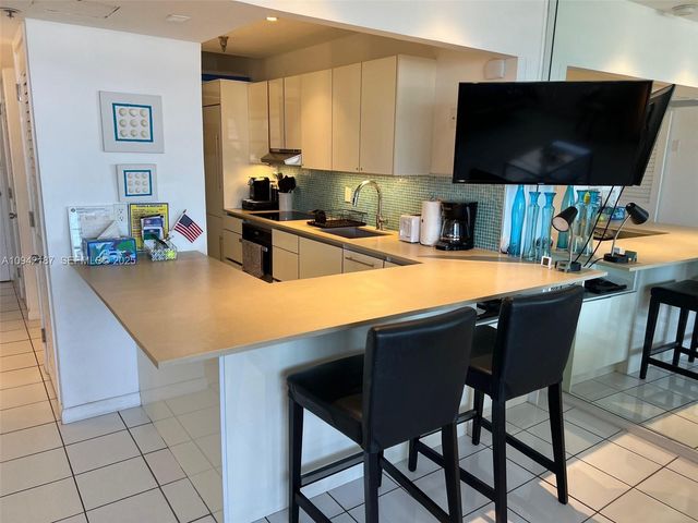 100 Lincoln Road 1637, Miami Beach, FL 33139