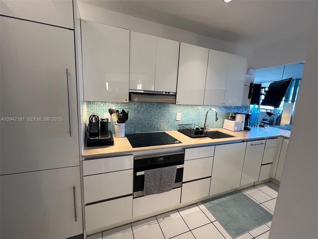 100 Lincoln Road 1637, Miami Beach, FL 33139