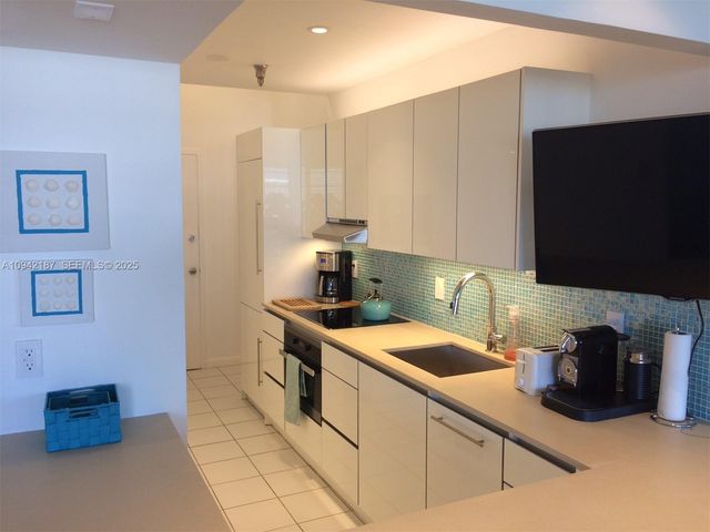 100 Lincoln Road 1637, Miami Beach, FL 33139
