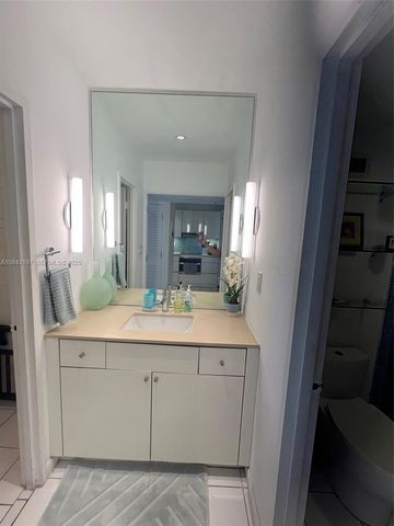 100 Lincoln Road 1637, Miami Beach, FL 33139