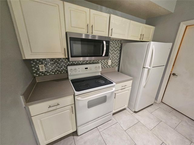 5512 METROWEST BOULEVARD 12-109, Orlando, FL 32811
