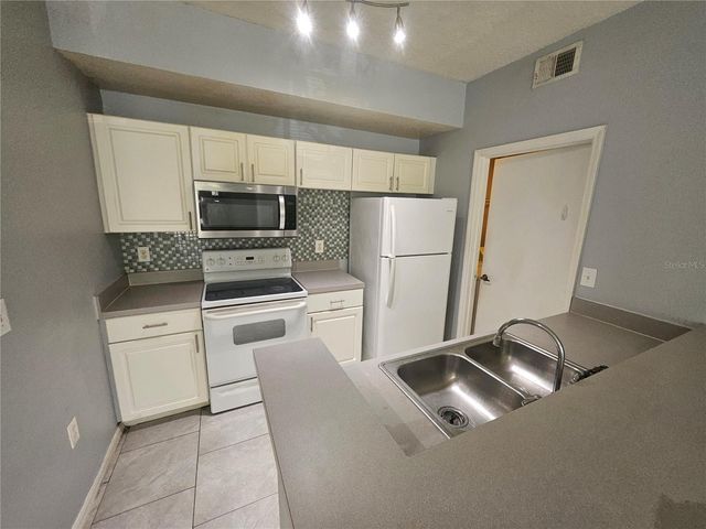 5512 METROWEST BOULEVARD 12-109, Orlando, FL 32811
