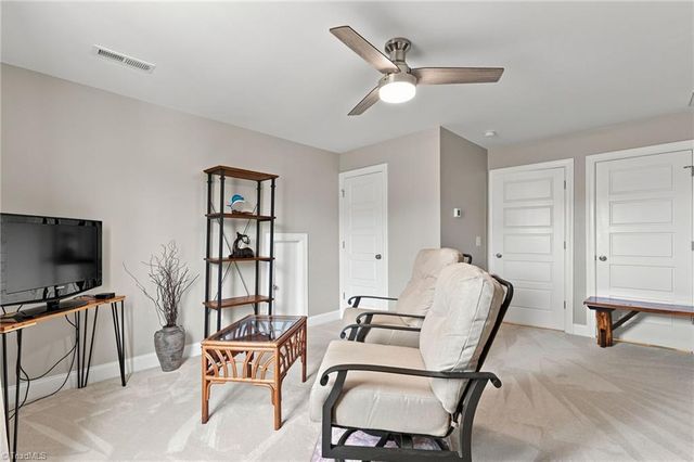 1009 Beechcrest Drive, Kernersville, NC 27284