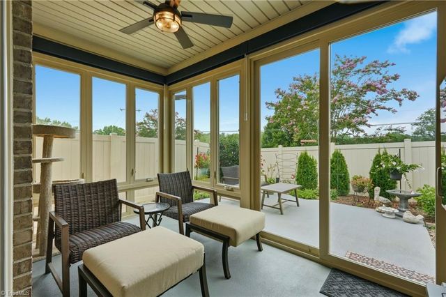 1009 Beechcrest Drive, Kernersville, NC 27284