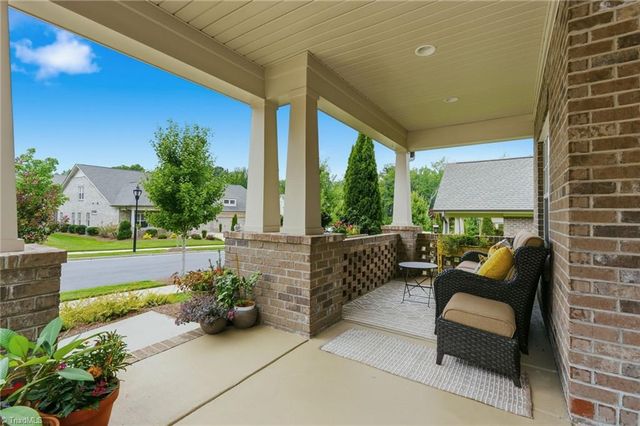 1009 Beechcrest Drive, Kernersville, NC 27284