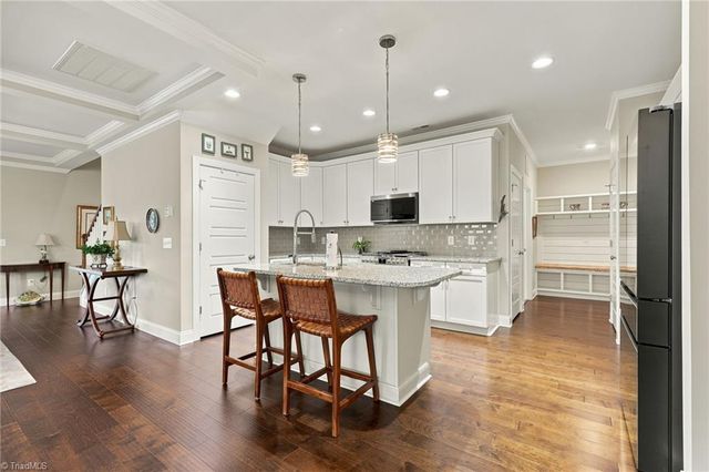 1009 Beechcrest Drive, Kernersville, NC 27284