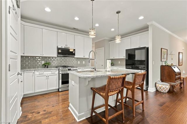 1009 Beechcrest Drive, Kernersville, NC 27284