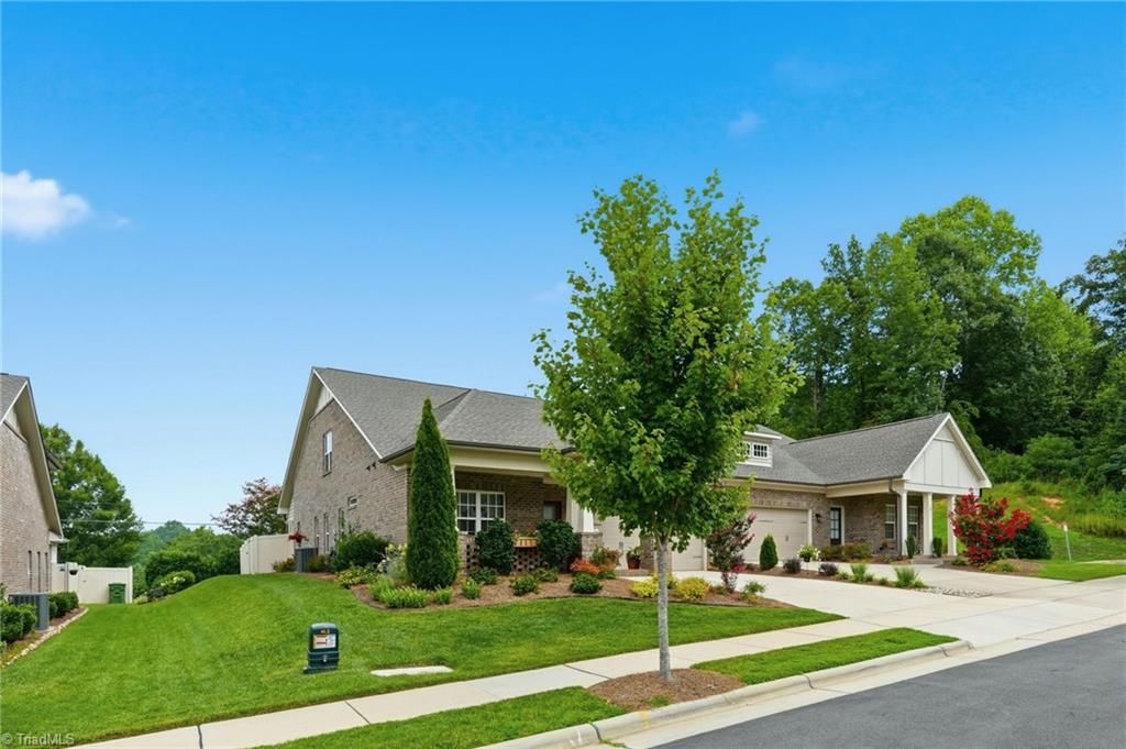 1009 Beechcrest Drive, Kernersville, NC 27284