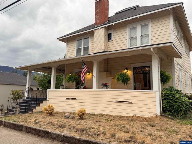 329 S 1st Av, Mill City, OR 97360