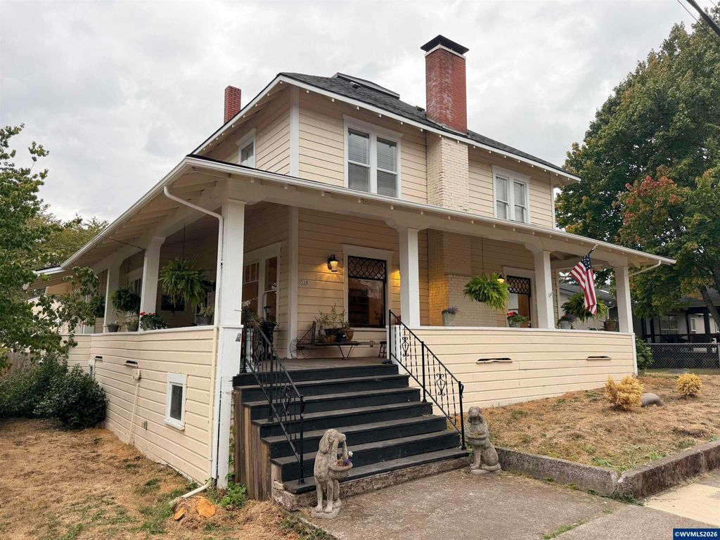 329 S 1st Av, Mill City, OR 97360