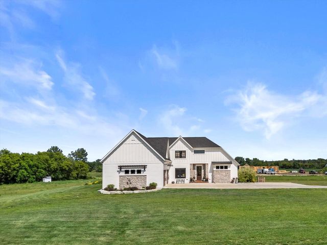 S53W26764 Gemstone COURT, Waukesha, WI 53189