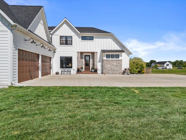S53W26764 Gemstone COURT, Waukesha, WI 53189