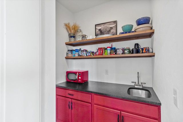 S53W26764 Gemstone COURT, Waukesha, WI 53189