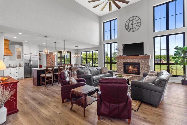 S53W26764 Gemstone COURT, Waukesha, WI 53189