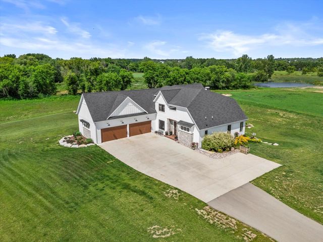 S53W26764 Gemstone COURT, Waukesha, WI 53189