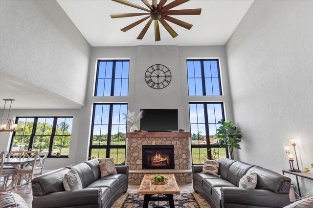 S53W26764 Gemstone COURT, Waukesha, WI 53189