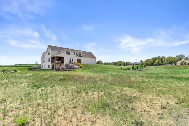 S53W26764 Gemstone COURT, Waukesha, WI 53189