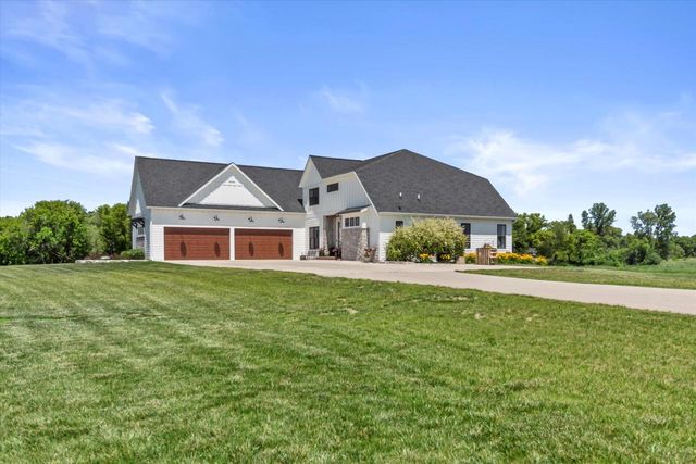 S53W26764 Gemstone COURT, Waukesha, WI 53189