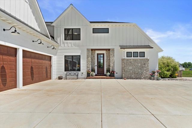 S53W26764 Gemstone COURT, Waukesha, WI 53189