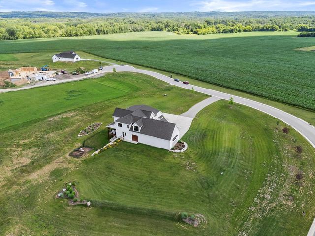 S53W26764 Gemstone COURT, Waukesha, WI 53189