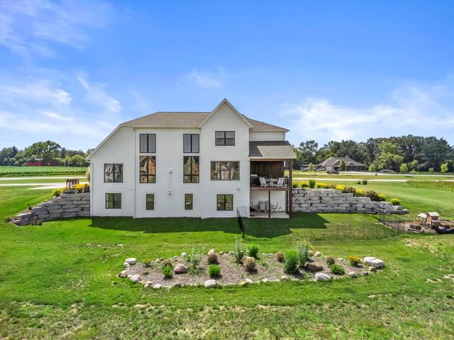 S53W26764 Gemstone COURT, Waukesha, WI 53189