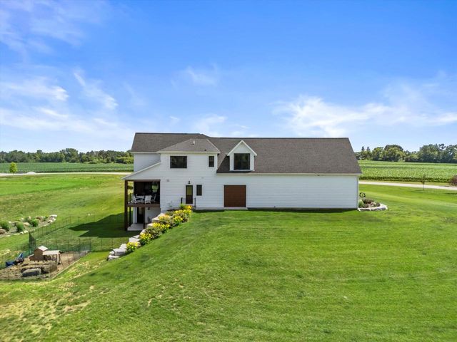 S53W26764 Gemstone COURT, Waukesha, WI 53189