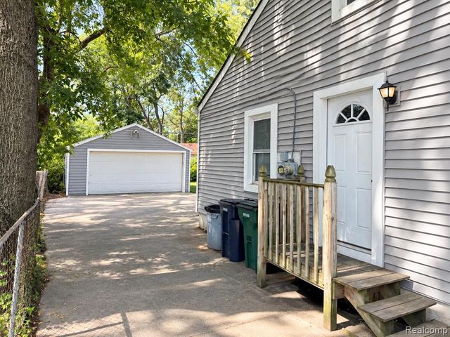 1522 S Campbell Road, Royal Oak, MI 48067