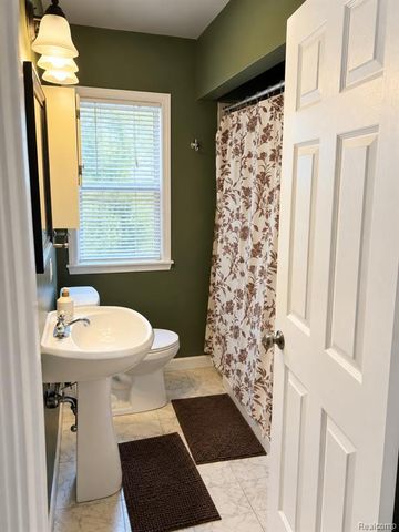 1522 S Campbell Road, Royal Oak, MI 48067