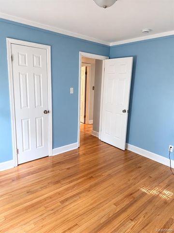 1522 S Campbell Road, Royal Oak, MI 48067