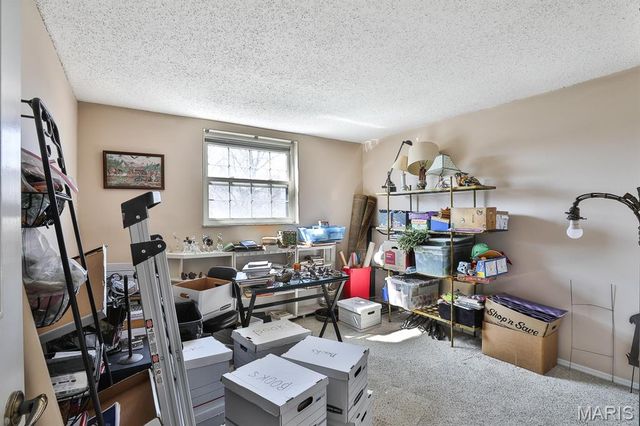 922 N Claytonbrook Drive 1, Ballwin, MO 63011