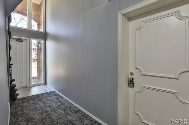 922 N Claytonbrook Drive 1, Ballwin, MO 63011