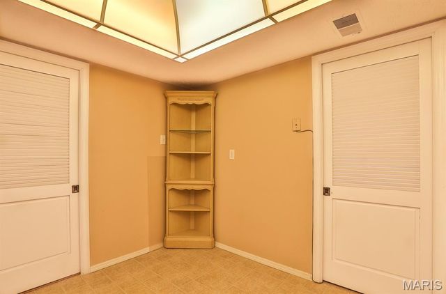 922 N Claytonbrook Drive 1, Ballwin, MO 63011