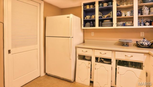 922 N Claytonbrook Drive 1, Ballwin, MO 63011