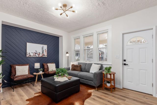 130 E Woodrow Avenue, Columbus, OH 43207