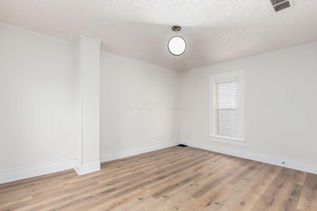 130 E Woodrow Avenue, Columbus, OH 43207