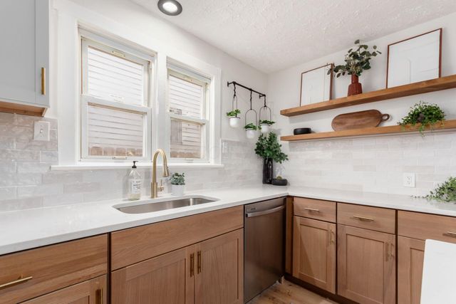 130 E Woodrow Avenue, Columbus, OH 43207