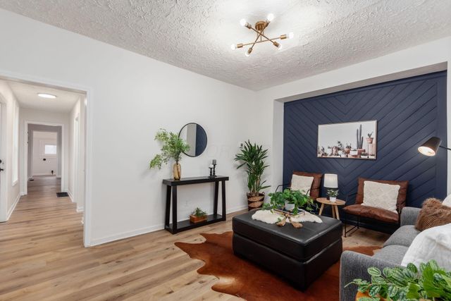 130 E Woodrow Avenue, Columbus, OH 43207