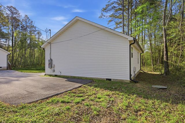 134 Buster Ln, Rocky Face, GA 30740