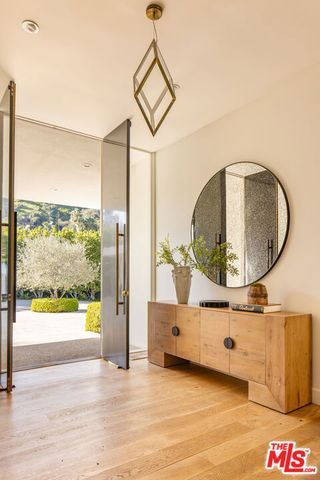 1130 Maytor Place, Beverly Hills, CA 90210