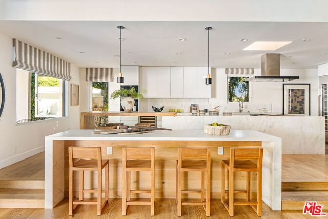 1130 Maytor Place, Beverly Hills, CA 90210