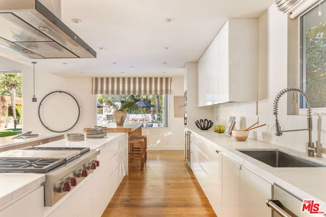 1130 Maytor Place, Beverly Hills, CA 90210