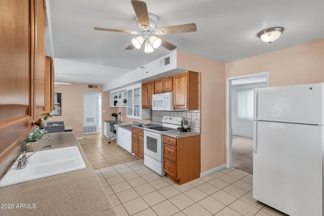 10210 W SUN CITY Boulevard, Sun City, AZ 85351