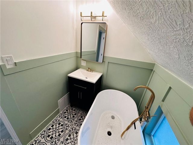 3250 W 127th Street, Cleveland, OH 44111