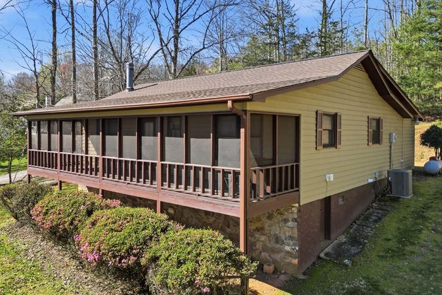 2083 Woodlake Lane, Young Harris, GA 30582