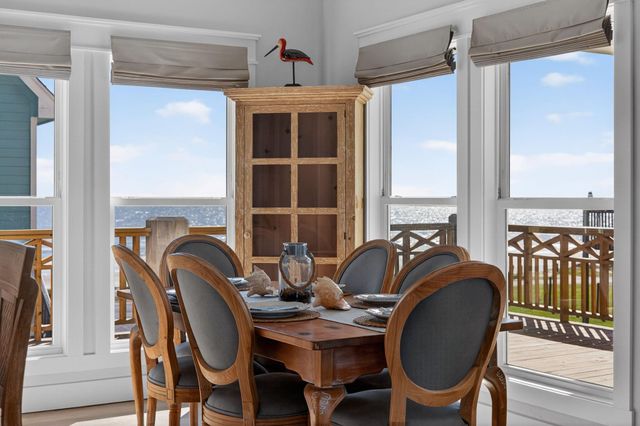 990 Peachtree, Gilchrist, TX 77617