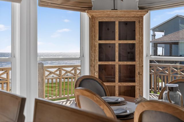 990 Peachtree, Gilchrist, TX 77617